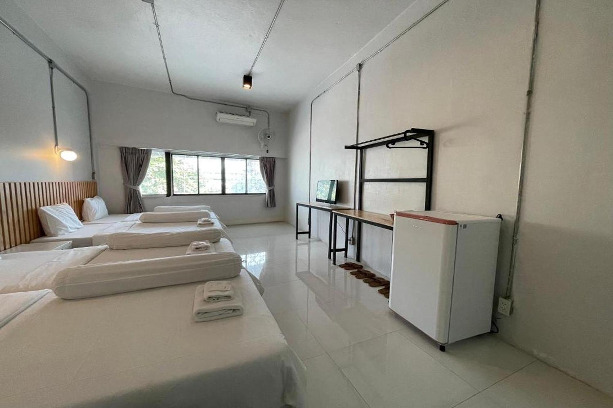 Pensión Asaya House 2*